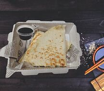 Кесадилья с лососем