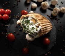 Шаурма в батоне куриная