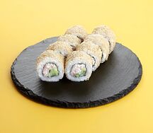 Ролл Калифорния с кунжутом