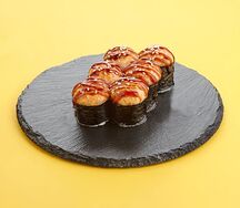 Запечённый маки-ролл с тигровой креветкой