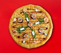 Пицца Морской бой с маки-роллом Лосось