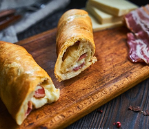 Хачапури на мангале с сыром и беконом
