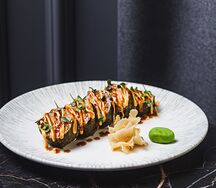 Ролл трио с лососем, тунцом и креветкой