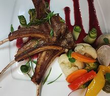 Корейка ягненка в малиново-имбирном соусе