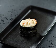 Гункан с крабом классический