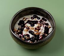 Манная каша с голубикой и семенами чиа