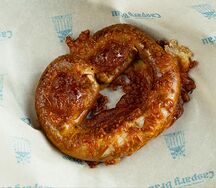 Баварский брецель с сыром