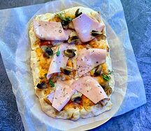 Пинца с мортаделой и шампиньонами