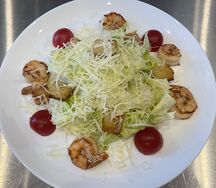 Салат Цезарь с креветками