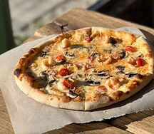 Пицца с креветкой и грибами 