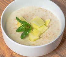 Каша овсяная с фруктами