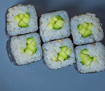 С огурцом