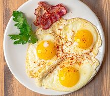 Яичница с куриной колбаской