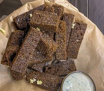 Ржаные гренки с чесноком и пармезаном