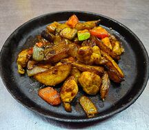 Горячая сковородка с курицей