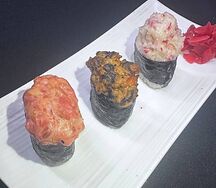 Гункан запеченный с крабом
