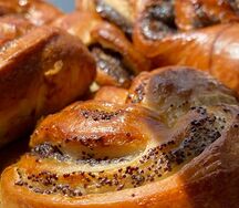 Маковая булочка