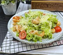 Салат Цезарь с креветками