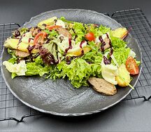 Салат с утиной грудкой и сыром