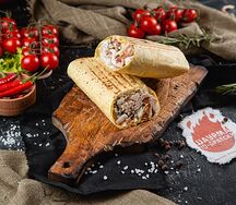 С традиционным соусом и свининой мини