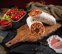 С красным соусом и курицей стандарт