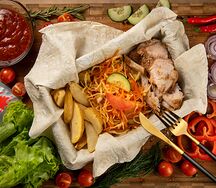 Шаурбокс с крылышками  и картофельными дольками