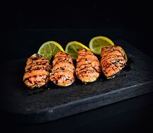 Запеченные мидии в соусе спайси