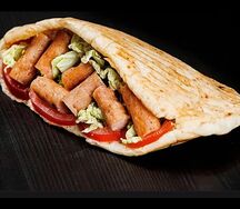 Гирос в булочке с курицей
