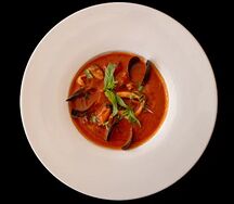 Пикантный Томатный суп с морепродуктами      