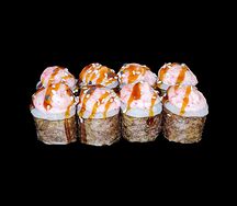 Запечённый маки-ролл с лососем и шапочкой яки