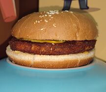 МакЧизбургер с куриной котлетой