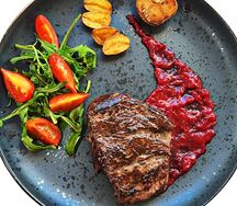 Филе миньон с клюквенным соусом