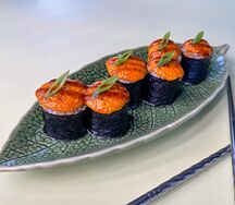 Маки-ролл с курицей запеченный