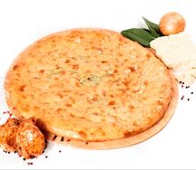 Осетинский пирог с курицей, шпинатом и сыром