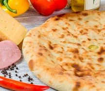 Осетинский пирог с ветчиной и сыром
