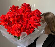 15 красных французских роз