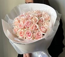 25 нежно-розовых роз