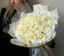 25 белых роз