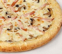 Пикантный цыпленок с сулугуни на пышном тесте 