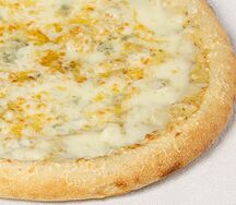 Четыре сыра на пышном тесте 