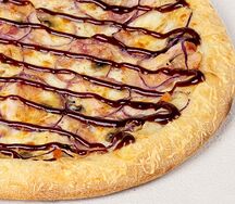 Чикен-барбекю на пышном тесте 