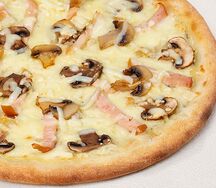 Пикантный цыпленок с сулугуни на тонком тесте 