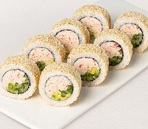 Ролл Калифорния в кунжуте