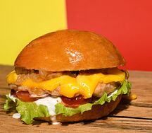 Бургер Нежный чеддер с жареным луком