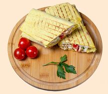 Шаурма в сырном лаваше со свининой