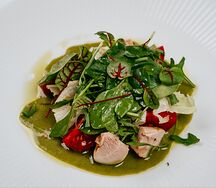 Цыпленок с кремом из полевых трав