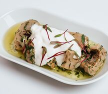 Грузди в сметане с красным луком