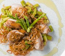 Цыпленок пеппер-васаби с бурым рисом