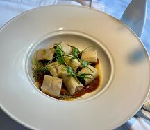 Ленивые вареники с телятиной и птицей с перечным соусом