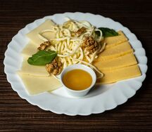 Сырное кавказское ассорти